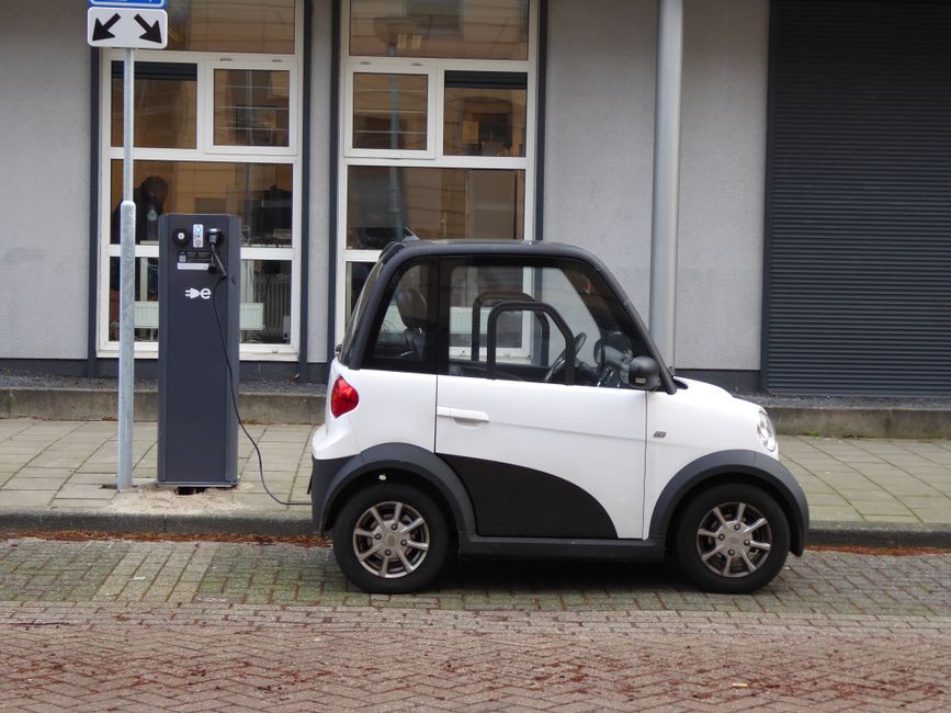 When Was Electric Cars Invented? The Full History